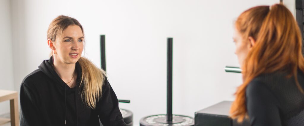 trener_w_trakcie_rozmowy_z_klientem